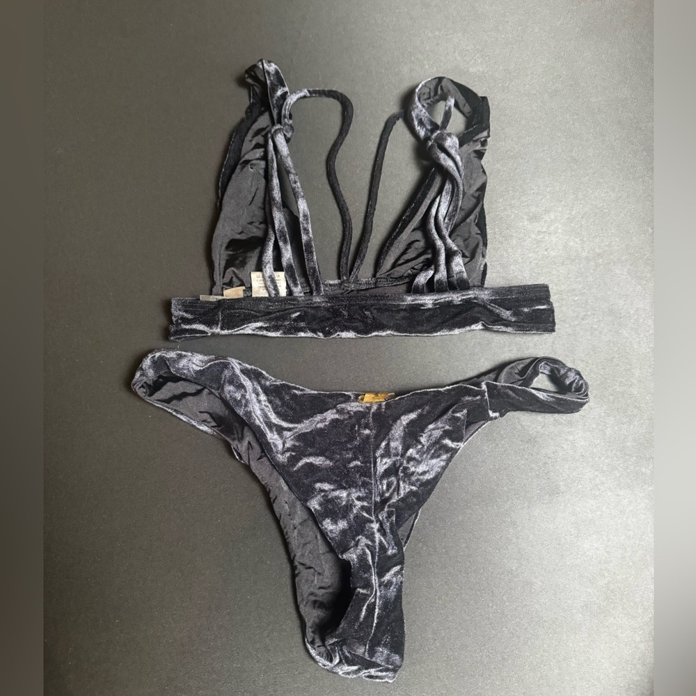 Beach Bunny Black Velvet Bikini Set XS Triangle Top Thong Bottom - Picture 2 of 4